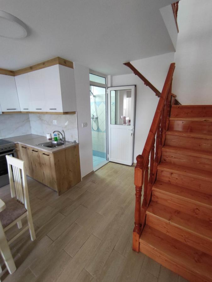 Rose Apartment Sarande Bagian luar foto