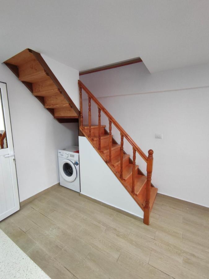 Rose Apartment Sarande Bagian luar foto
