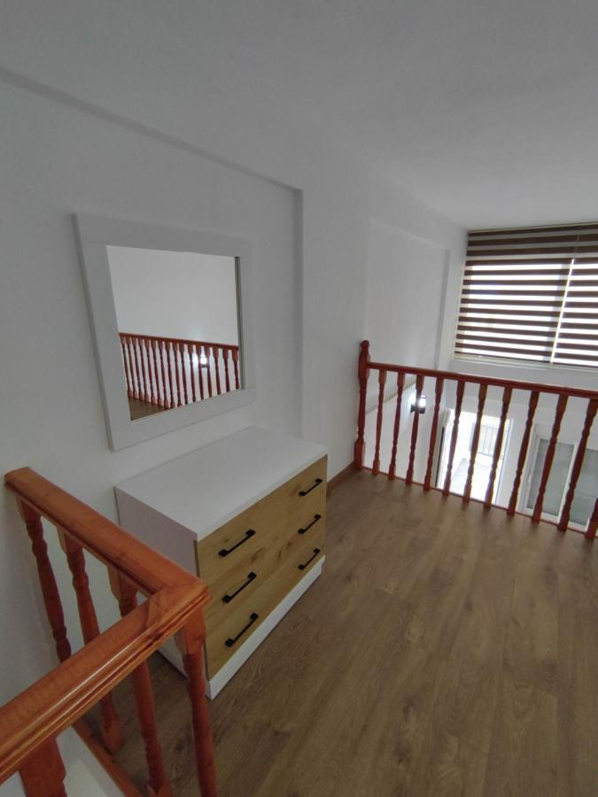 Rose Apartment Sarande Bagian luar foto