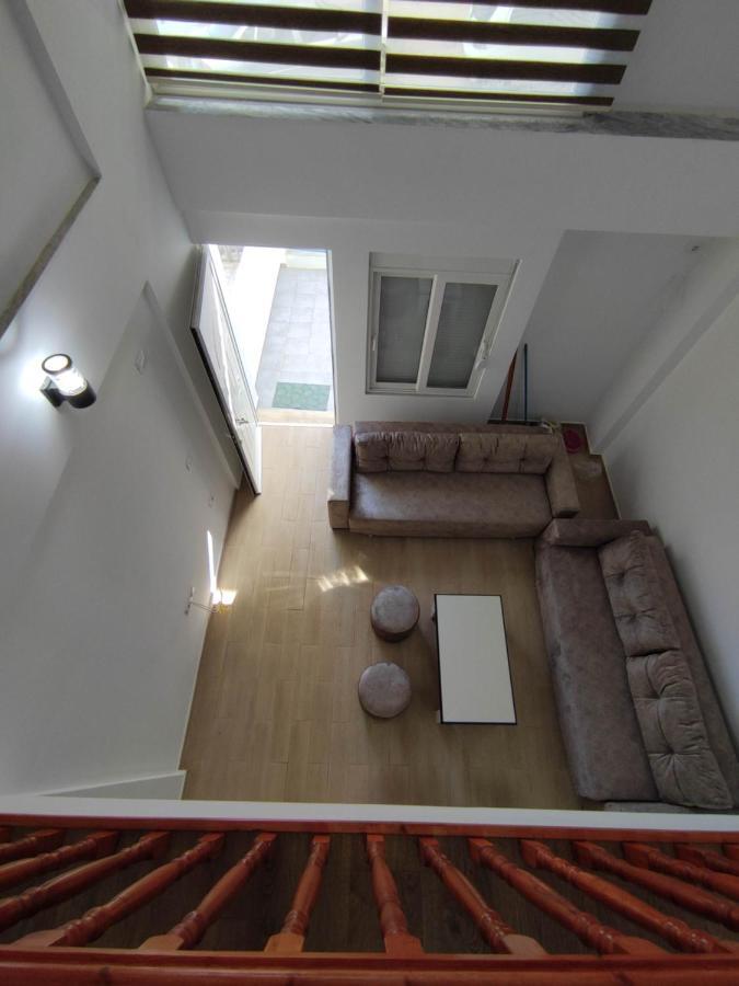 Rose Apartment Sarande Bagian luar foto