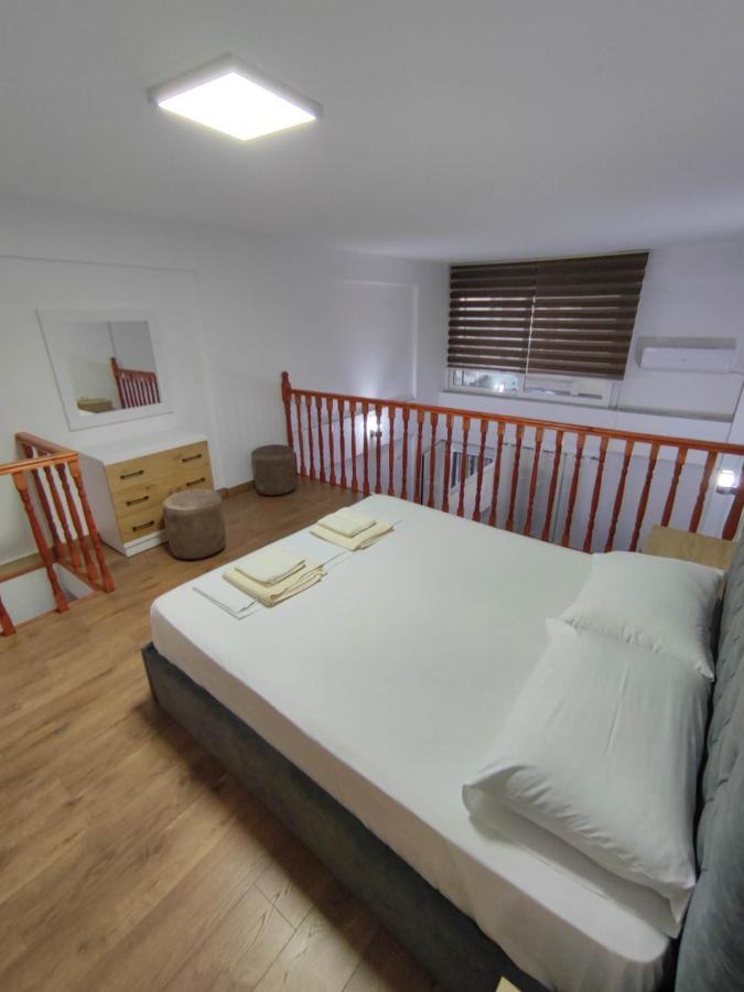Rose Apartment Sarande Bagian luar foto