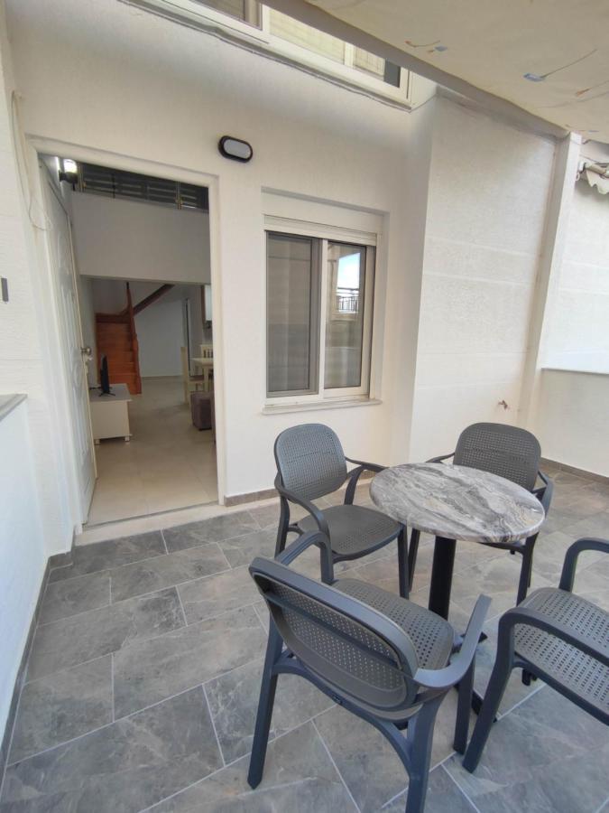Rose Apartment Sarande Bagian luar foto