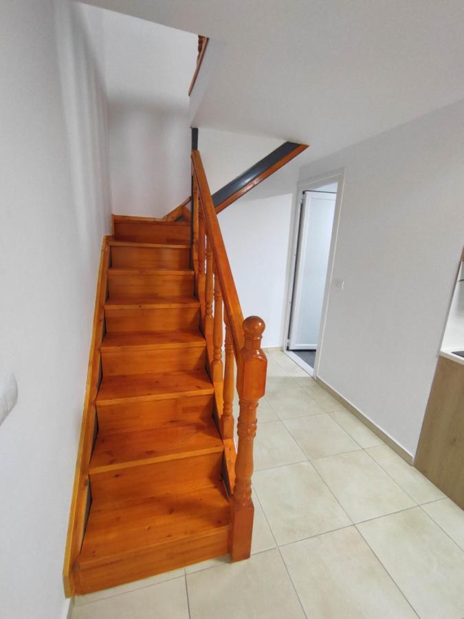 Rose Apartment Sarande Bagian luar foto
