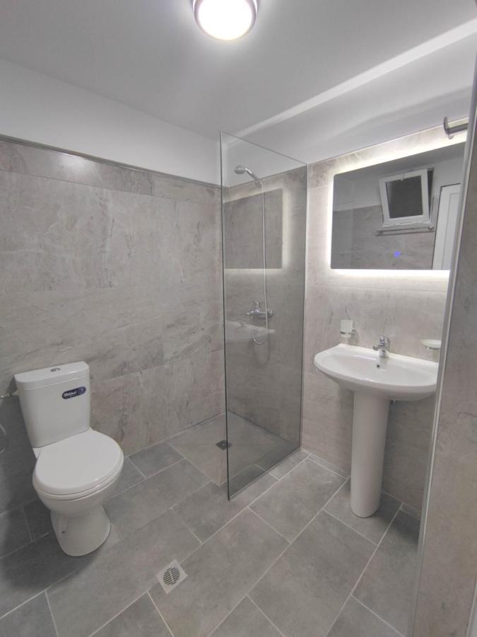 Rose Apartment Sarande Bagian luar foto