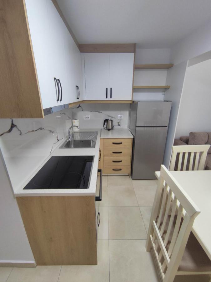 Rose Apartment Sarande Bagian luar foto