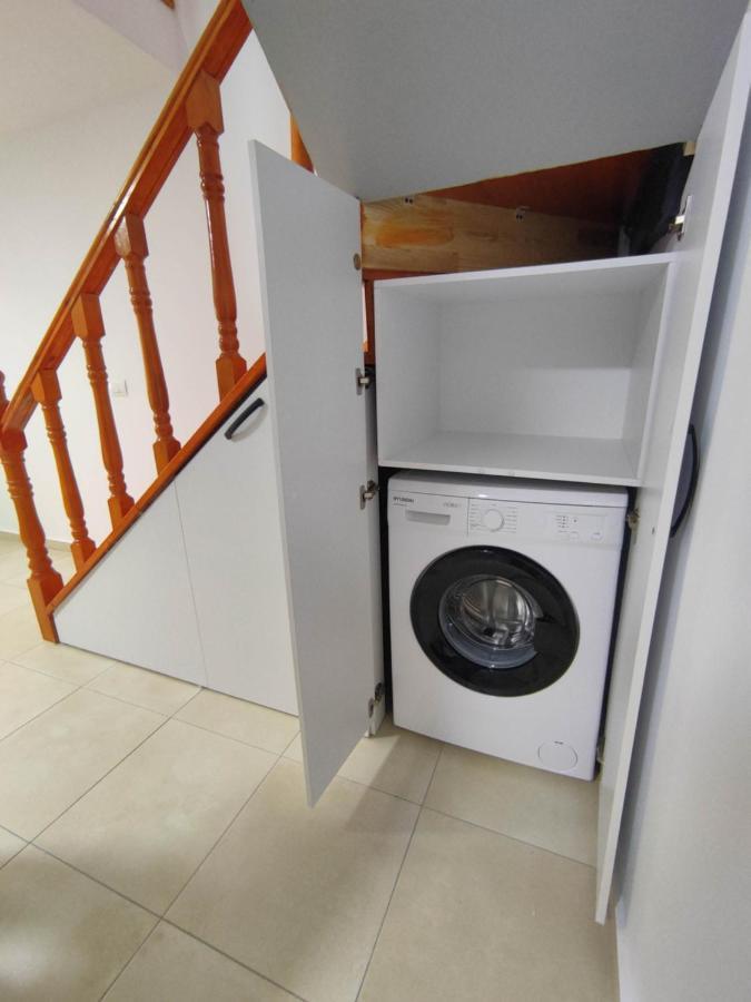 Rose Apartment Sarande Bagian luar foto