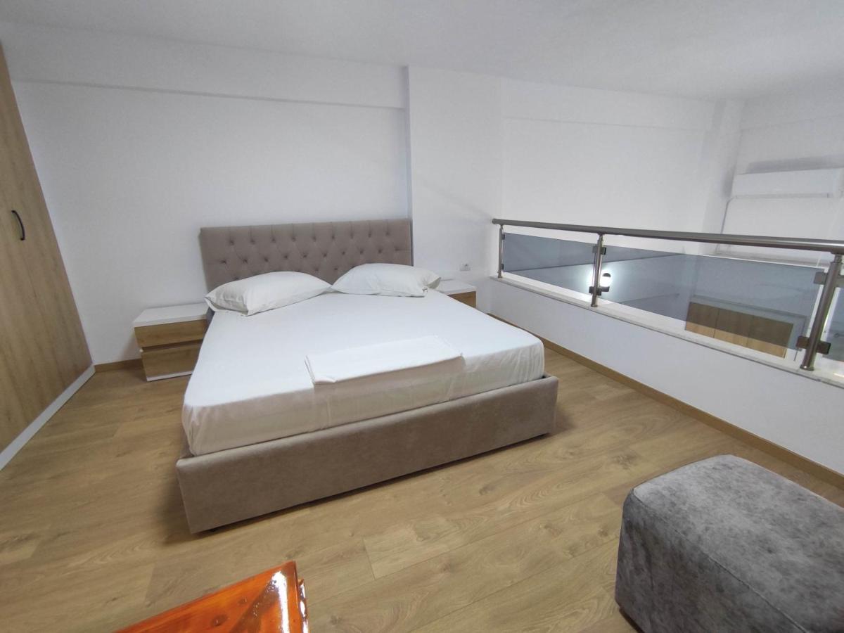 Rose Apartment Sarande Bagian luar foto