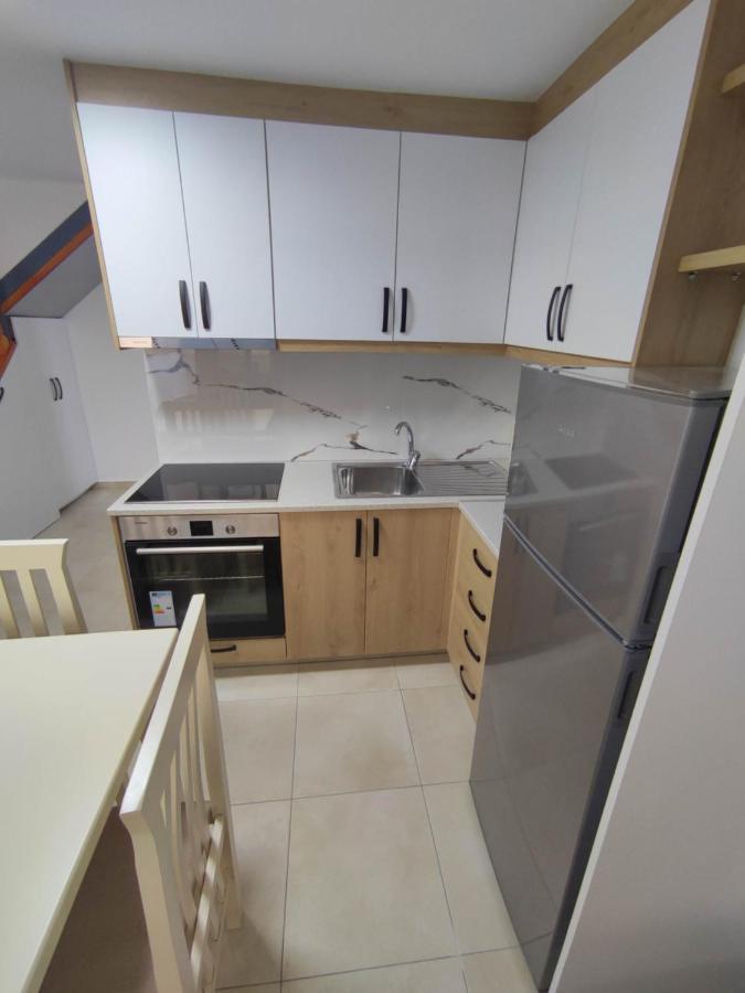 Rose Apartment Sarande Bagian luar foto